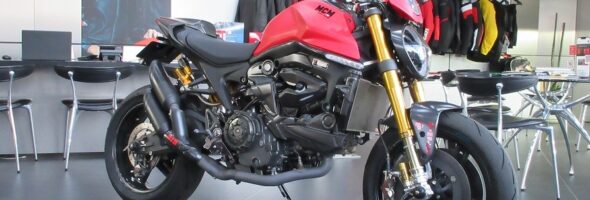 コンプリートバイク MCMを展示中です。