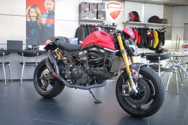 コンプリートバイク MCMを展示中です。