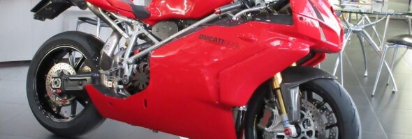 999Rの中古車です！