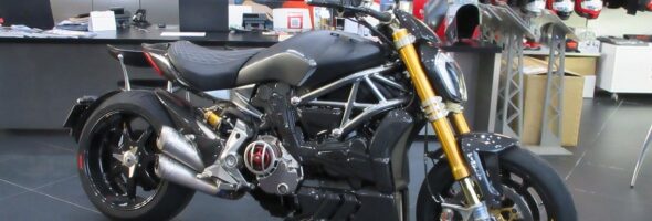 MOTO CORSE Complete Bike DXC を展示販売中です！