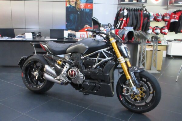 MOTO CORSE Complete Bike DXC を展示販売中です！