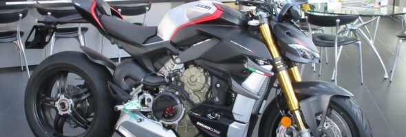 未走行のストリートファイター V4 SP中古車です！