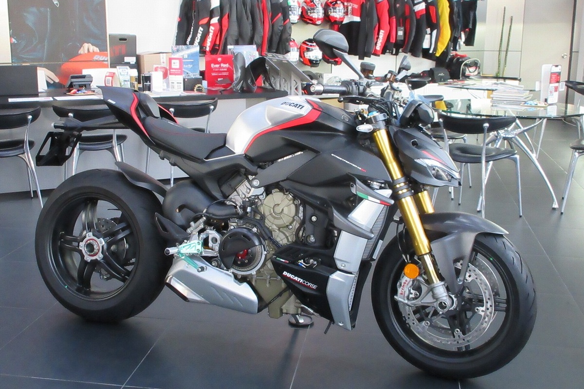 未走行のストリートファイター V4 SP中古車です！