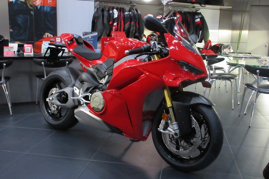 新型パニガーレV4 S展示中です！