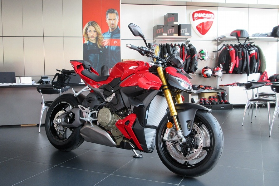 新型ストリートファイター V4 S入荷しました！