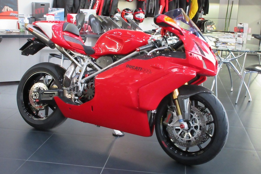 999Rの中古車です！