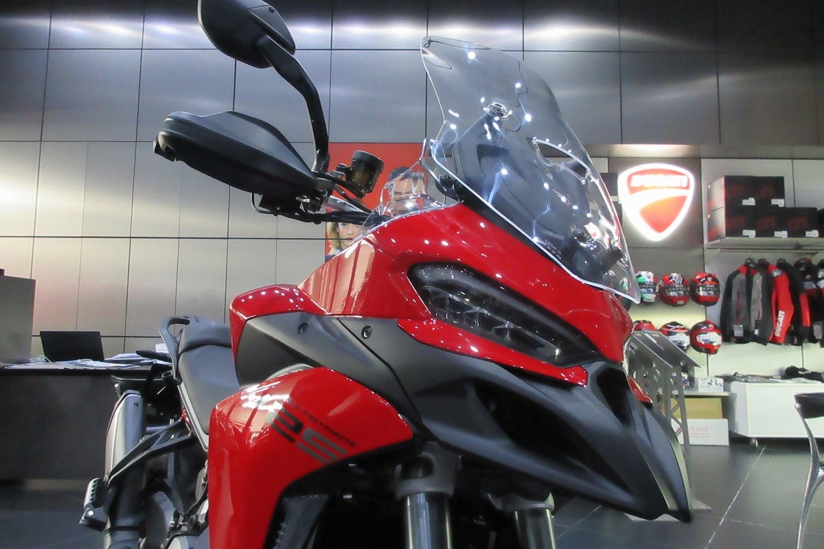 新型Multistrada V2 S展示中です。